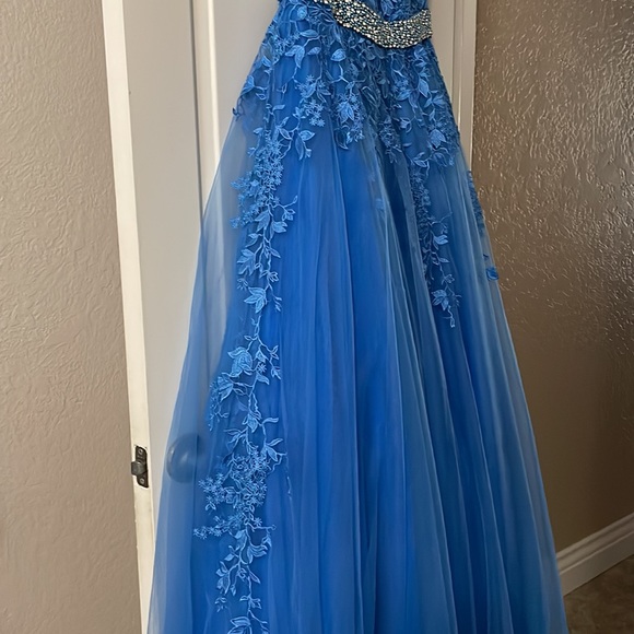 Elegant Blue Lace Evening Gown - Picture 6 of 6